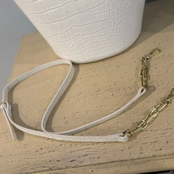 Ted Baker White Croc-Embossed Tote Bag with Gold Accents - Picture 13 of 16